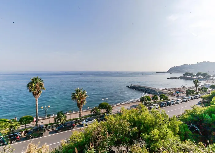 Al Grande Pino - A Picco Sul Mare